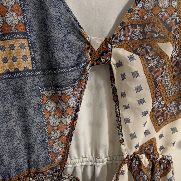 Divided Pattern Dress - Picture 3 of 6